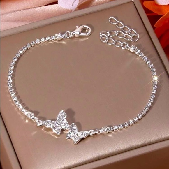 ✨ Butterflies 🦋 rhinestone bracelet ✨​​​ - Picture 2 of 6